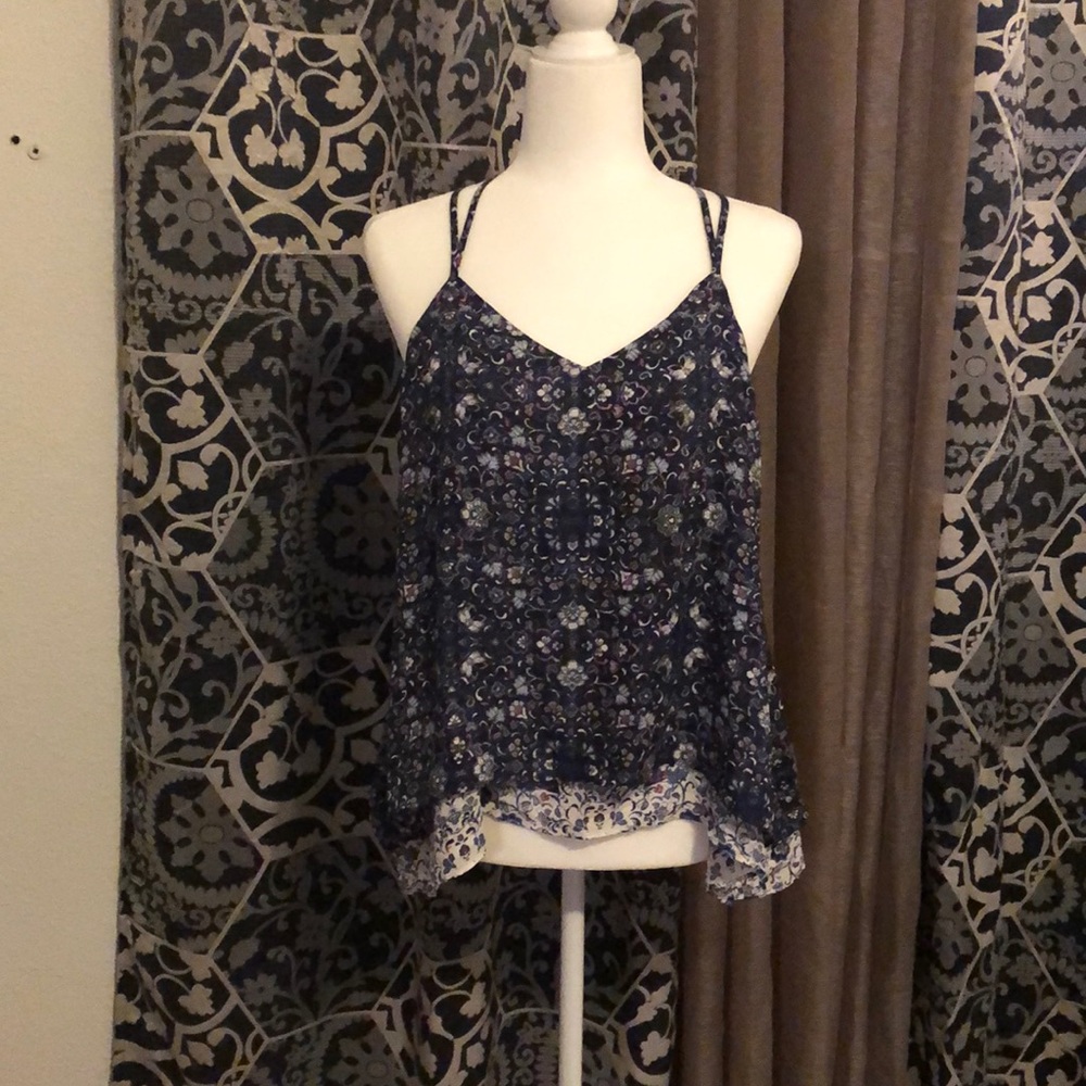 Maurices strappy tank with key hole in back